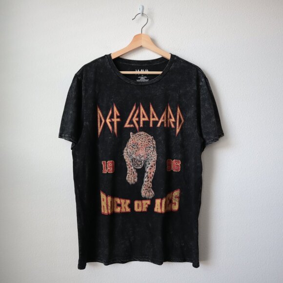 Def Leppard Rock of Ages 1996 Tour Graphic Tee | L - Picture 1 of 5